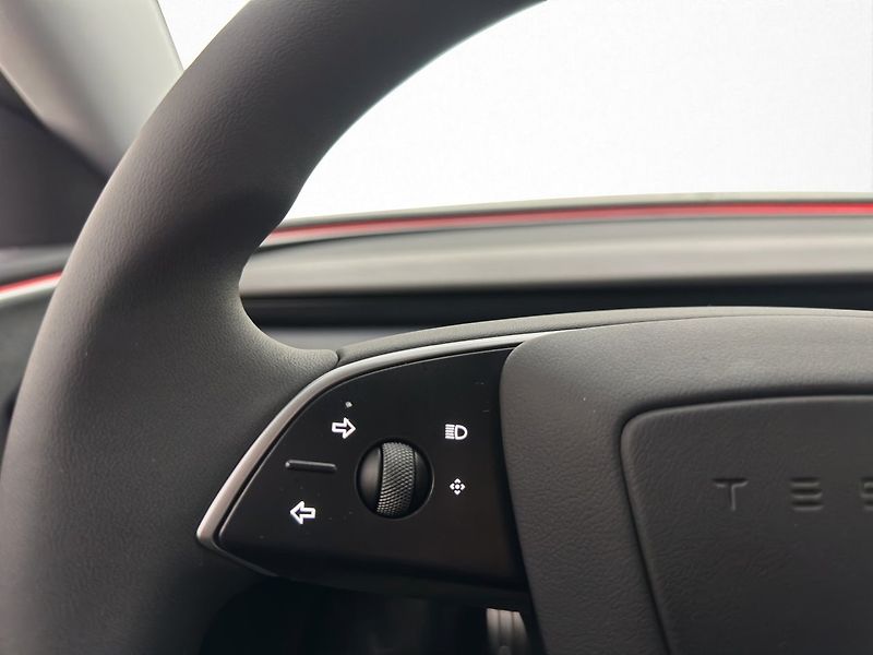 Tesla Model 3 Performance AWD - fotka 16 z 27