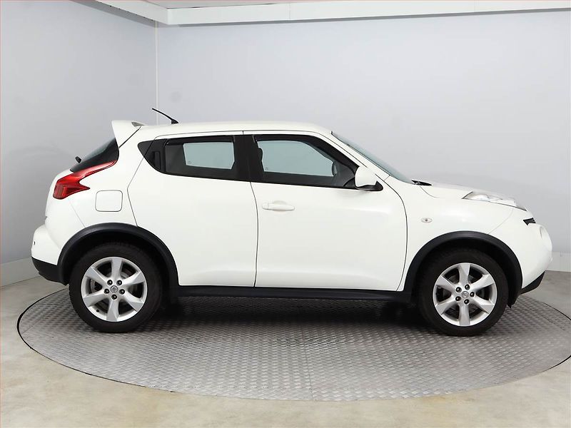 Nissan Juke (2010) 1.6 i, Tempomat - fotka 6 z 15