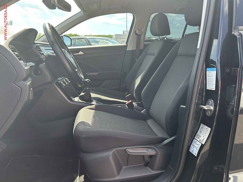 Volkswagen T-Roc (2019) 1.0TSi, ČR, AC, tažné - fotka 9 z 17