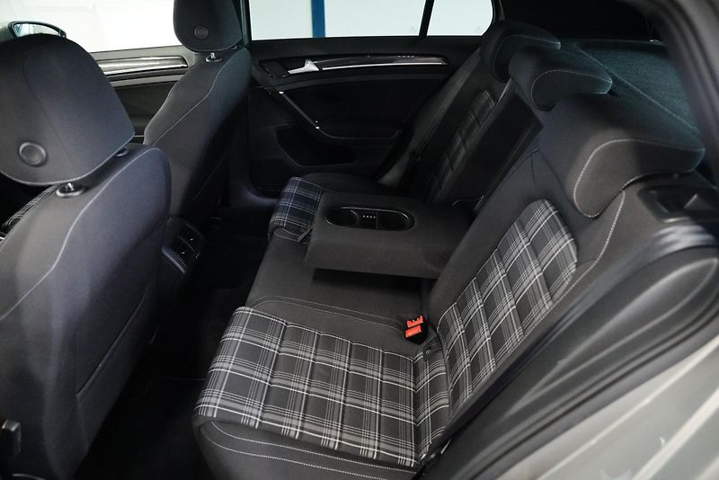 Volkswagen Golf - fotka 27 z 28