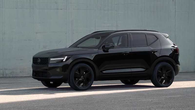 Volvo XC40 (2026) B3 AUT BLACK EDITION ULTRA - fotka 2 z 14