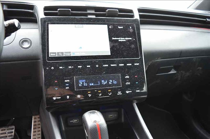 Hyundai Tucson (2023) 1,6 T-GDI HTRAC - fotka 13 z 19