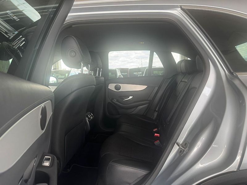 Mercedes-Benz GLC 220d 4MATIC - fotka 17 z 21