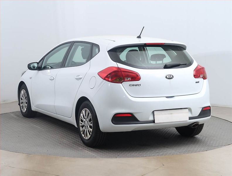 Kia Ceed (2013) 1.6 CRDi, po STK - fotka 4 z 14