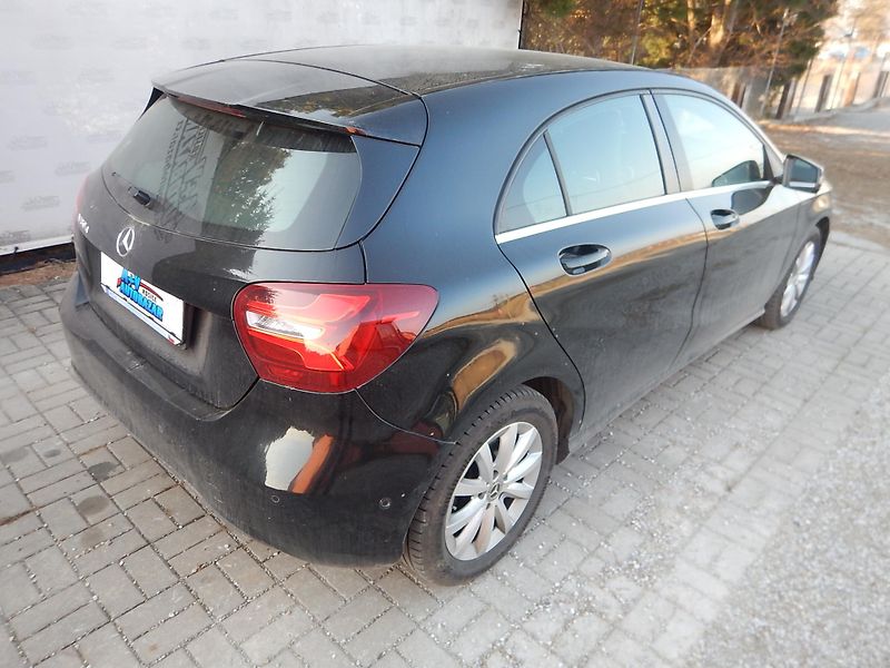 Mercedes-Benz Třídy A REZERVACE - fotka 8 z 28