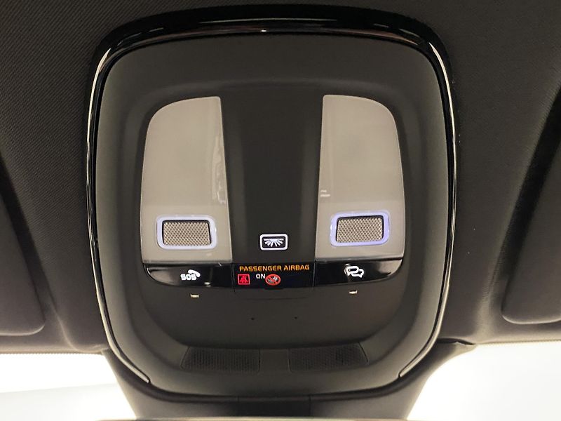 Volvo XC60 T8 AWD RECHARGE BLACK EDITION - fotka 31 z 63