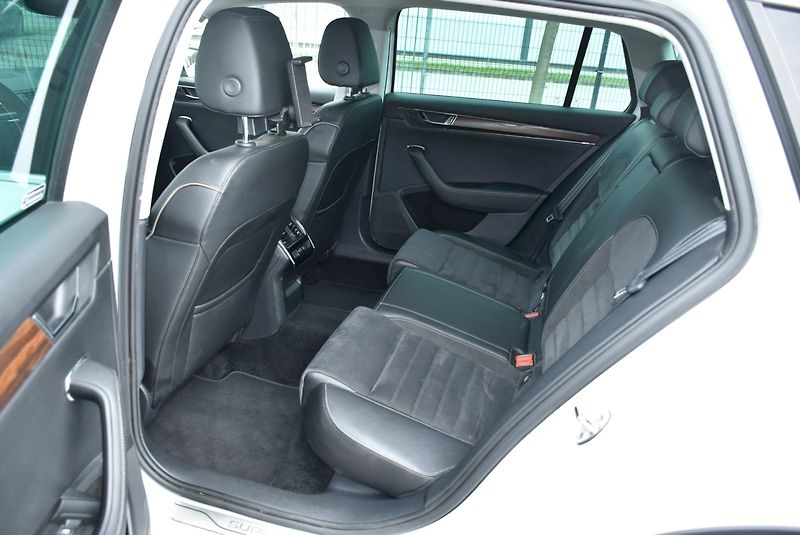 Škoda Superb (2020) Scout 2.0 TDI 140 kW 4x4 DSG - fotka 25 z 32