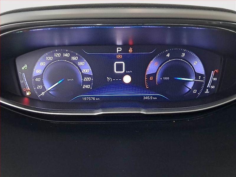 Peugeot 3008 (2018) 1.6 BlueHDi, Automat - fotka 11 z 18