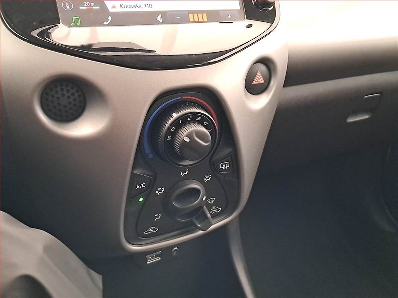 Toyota Aygo (2018) 1.0 VVT-i, Automat, Serv.kniha - fotka 22 z 23