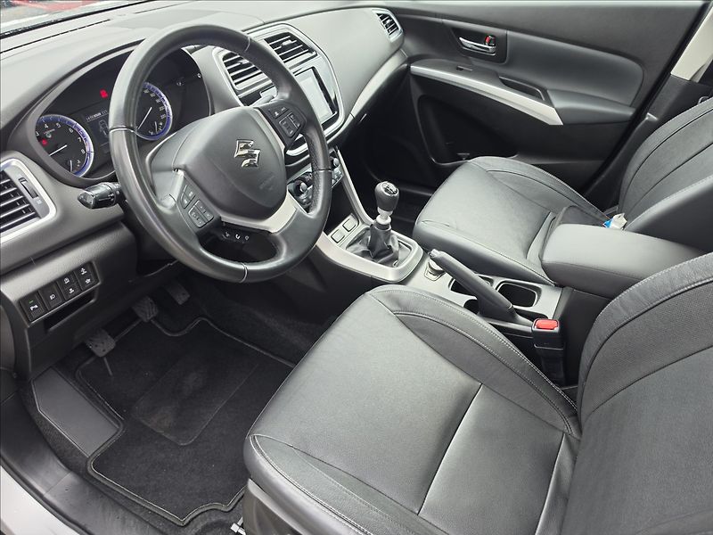 Suzuki S-Cross 1,4 Mild Hybrid AllGrip Premiu - fotka 11 z 45