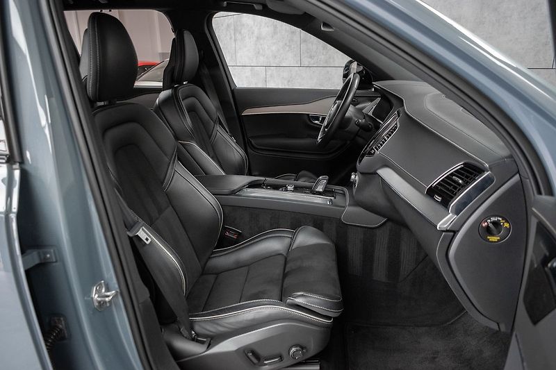 Volvo XC90 B5 AWD R-DESIGN*POLESTAR CHIP* - fotka 11 z 46