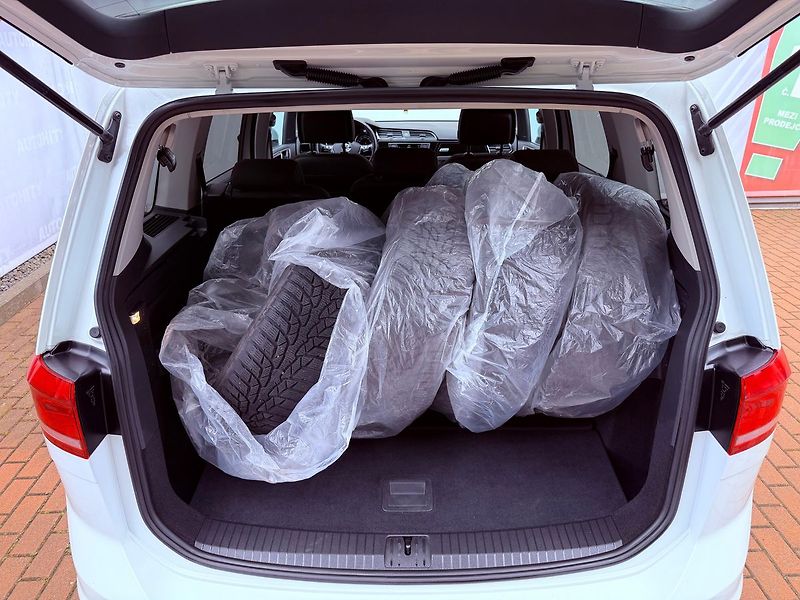 Volkswagen Touran 2.0 TDi Highline, ČR, 7 míst - fotka 9 z 27
