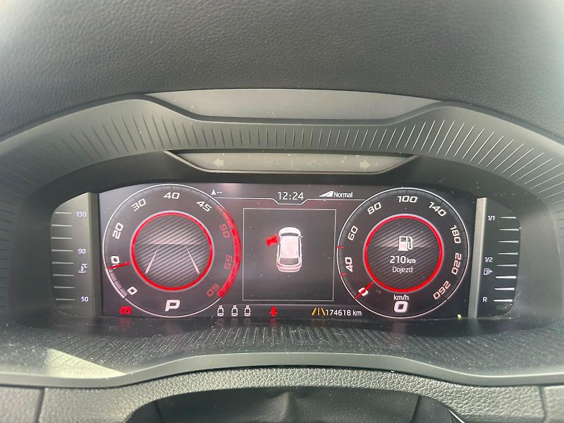 Škoda Karoq (2019) 1.6TDi, 85KW, SPORTLINE - fotka 16 z 30
