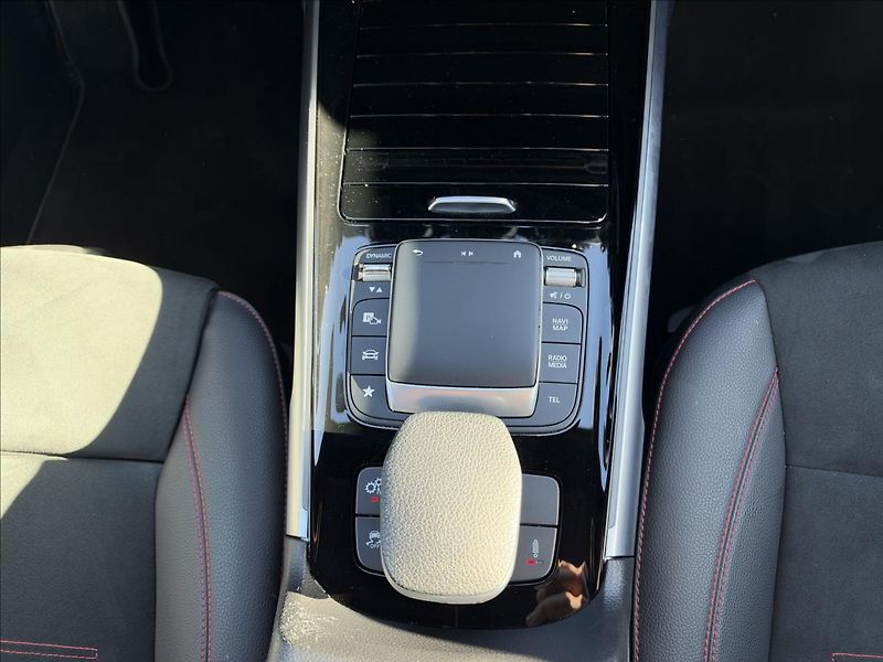 Mercedes-Benz GLB Mercedes AMG 35 4MATIC - fotka 13 z 14