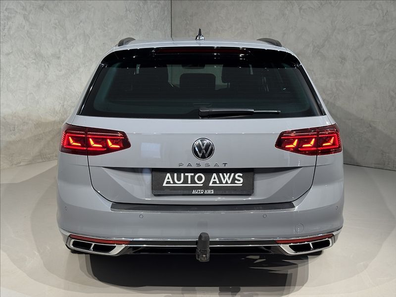 Volkswagen Passat 2,0 TDi  DSG R-Line LED Assist - fotka 9 z 44