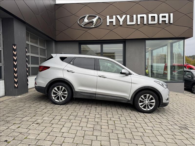 Hyundai Santa Fe 2,2 CRDi Style 4x4 - fotka 3 z 17
