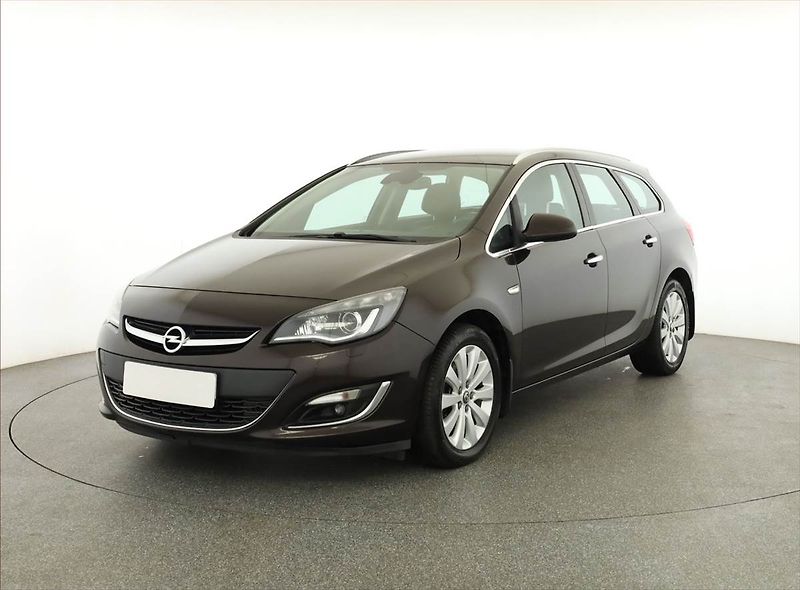Opel Astra (2013) 2.0 CDTI, Xenony, Tempomat - fotka 2 z 15