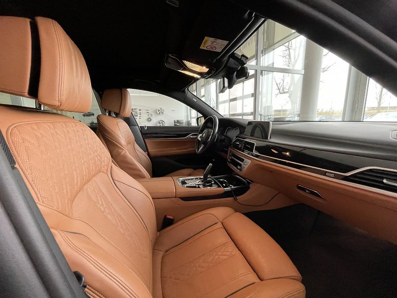 BMW Řada 7 (2018) 740Ld xDrive, 137k, lasery - fotka 5 z 20