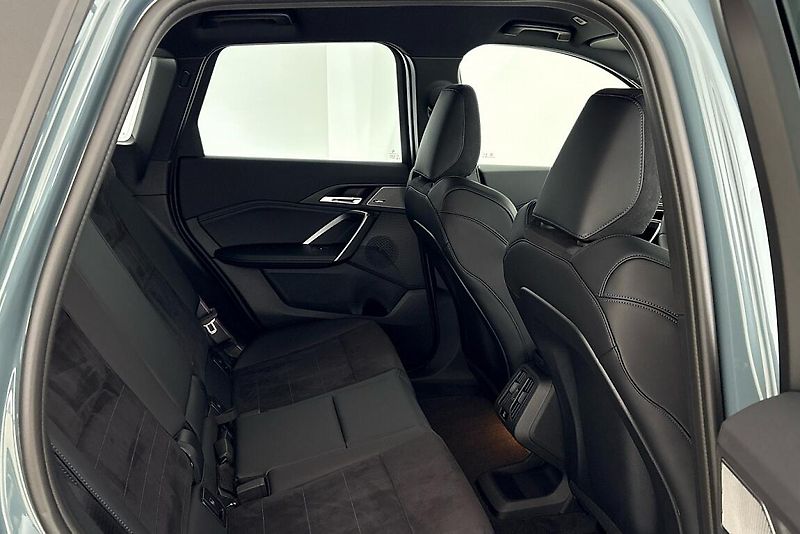 BMW iX1 xDrive30 - fotka 9 z 19