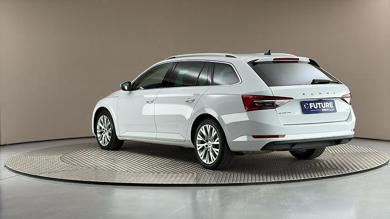Škoda Superb 2.0 TDI DSG 4x4 Style Combi - fotka 2 z 30