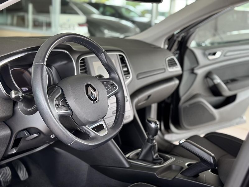 Renault Mégane 1,2TCe 96kW*Tempomat*LED*Navi - fotka 12 z 34