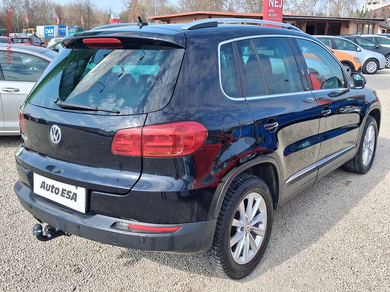 Volkswagen Tiguan (2012) 2.0 TSi 4X4, DSG, výhřev sed. - fotka 4 z 21