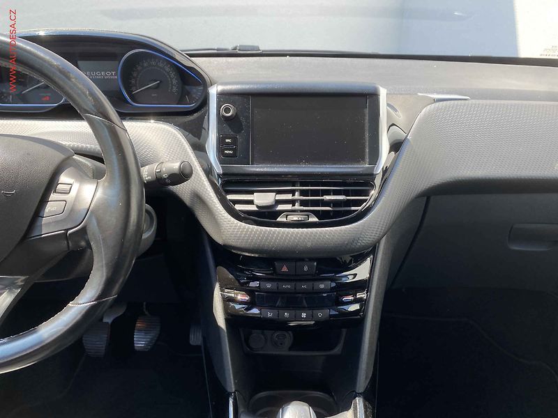 Peugeot 2008 (2017) 1.2PT, Allure, TZ - fotka 12 z 17