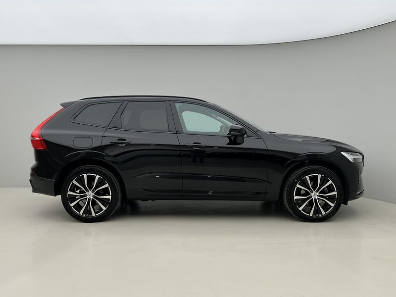 Volvo XC60 B5 AWD PLUS DARK AUT 1.maj. - fotka 10 z 46