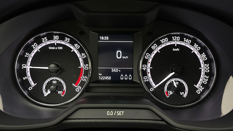 Škoda Octavia 1.6 TDI Ambition Combi - fotka 10 z 24