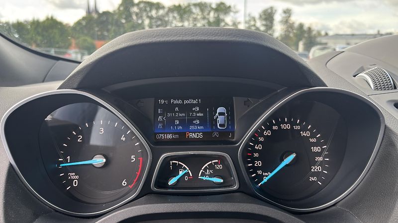 Ford Kuga (2019) 2,0TDCI 4X4 AT 110 kW - fotka 19 z 23