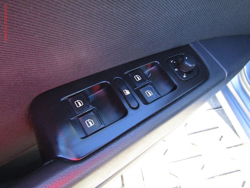Škoda Superb (2012) 2.0 TDi, DSG - fotka 12 z 19