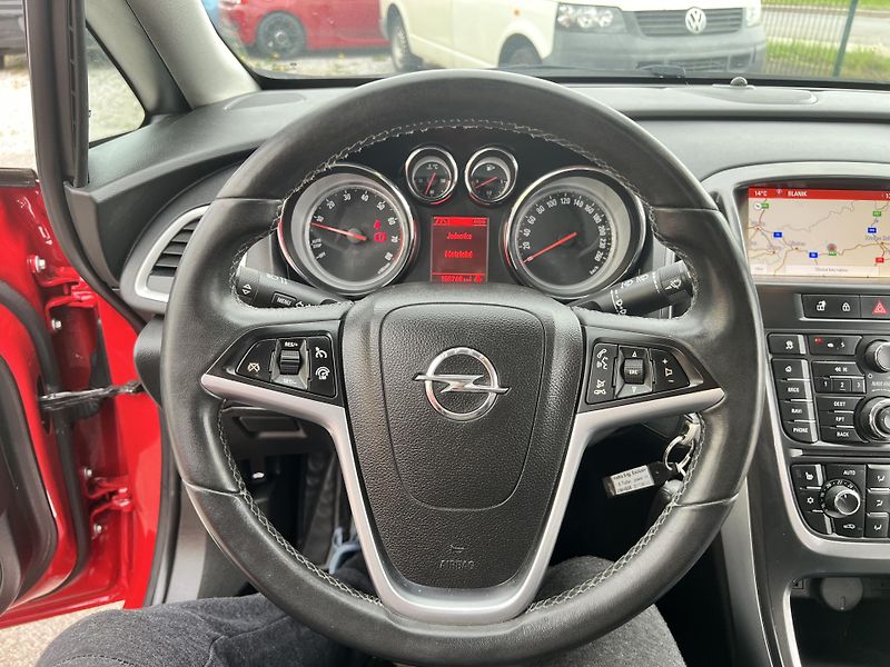 Opel Astra 1.6 TURBO 125KW,EXCLUSIVE,1MAJ - fotka 35 z 43