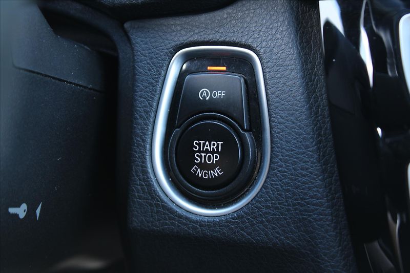 BMW Řada 3 320d xDrive 140kW M PAKET ČR - fotka 18 z 29