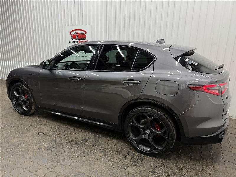 Alfa Romeo Stelvio VELOCE 154kW Q4 H&K LED R21 - fotka 5 z 41