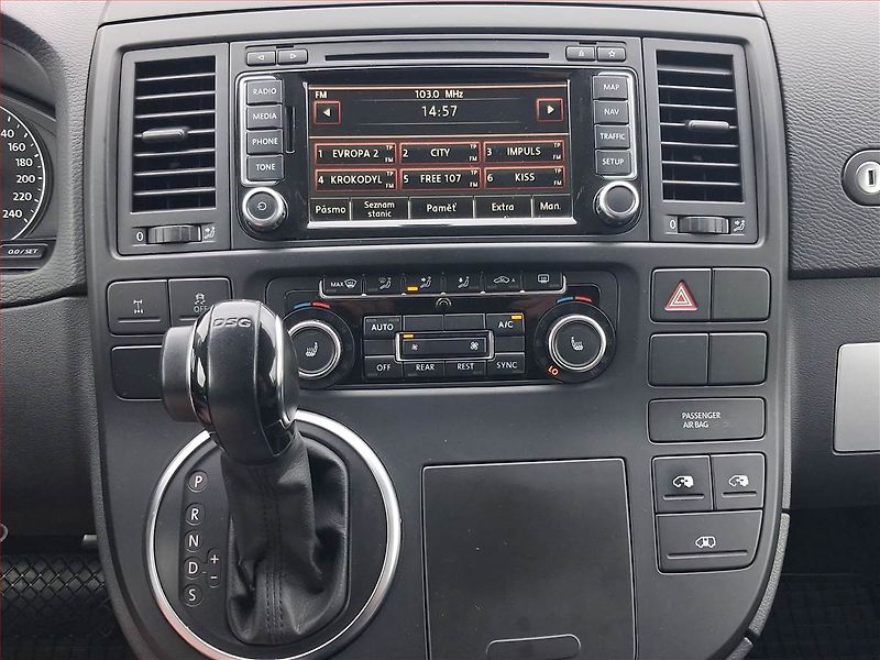 Volkswagen Multivan (2014) Highline 2.0 TDI 4Motion, ČR - fotka 12 z 20