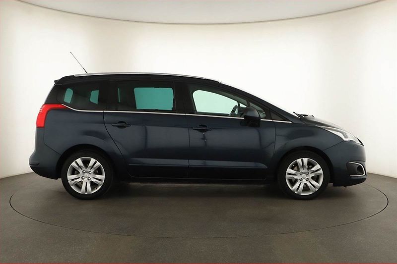 Peugeot 5008 (2014) 2.0 HDI, Navi, Xenony - fotka 6 z 18