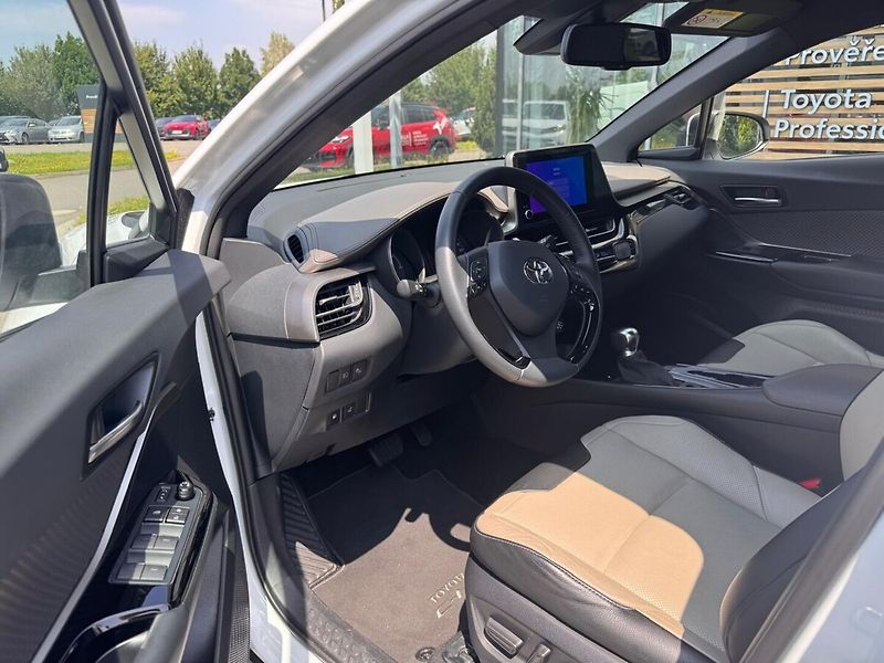Toyota C-HR 2.0 Executive - fotka 9 z 13