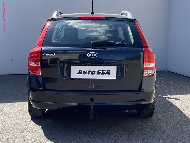 Kia Ceed (2010) 1.4CVVT, Vision, TZ, výhřev - fotka 5 z 16