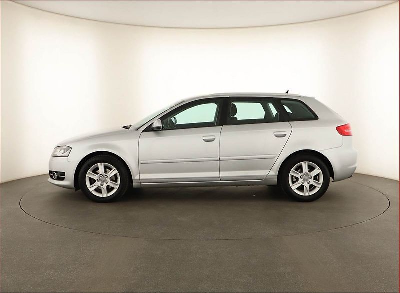 Audi A3 (2013) 1.6 TDI, Bi-Xenony, Tempomat - fotka 3 z 14