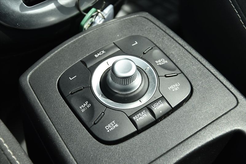 Renault Scénic 1.2 TCe 97kW LIMITED 7-MÍST ČR - fotka 21 z 28
