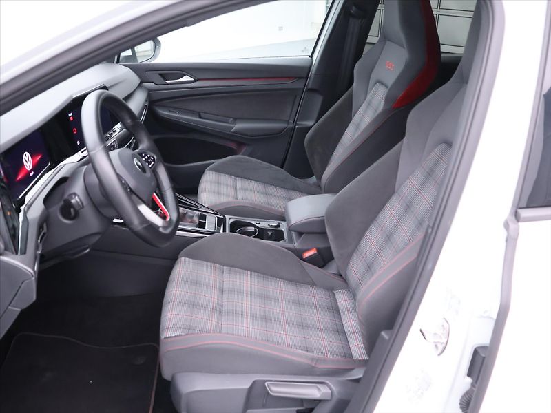 Volkswagen Golf 2,0 TSI GTI 180kW Virtual DPH - fotka 11 z 35
