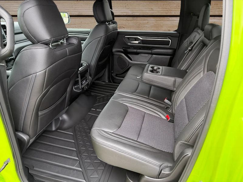 Dodge RAM (2022) +LEMON+HEMI+CREW CAB+ - fotka 12 z 23