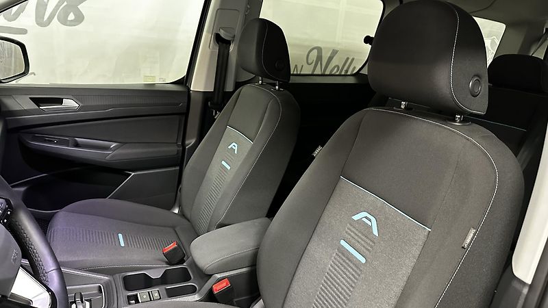 Ford Tourneo Connect ZÁRUKA / 7 MÍST / TOP STAV - fotka 30 z 40