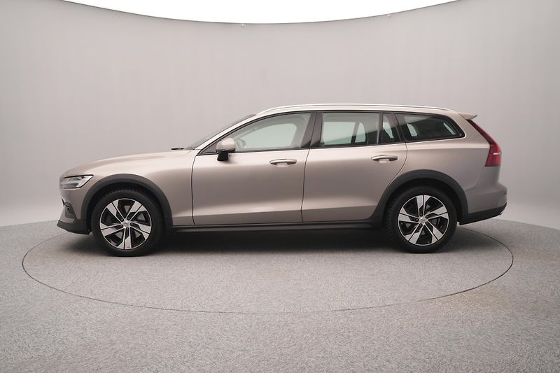 Volvo V60 CC D4 AWD MOMENTUM POLESTAR  - fotka 7 z 40