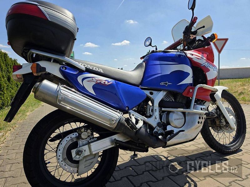 Honda XRV 750 Africa Twin (2001) - fotka 8 z 18