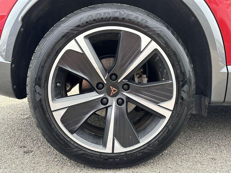 Cupra Formentor (2023) 1.4 TSI e-HYBRID DSG - fotka 27 z 30