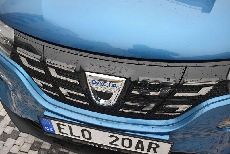 V kombinaci modré a oranžové barvy vypadá Spring atraktivně