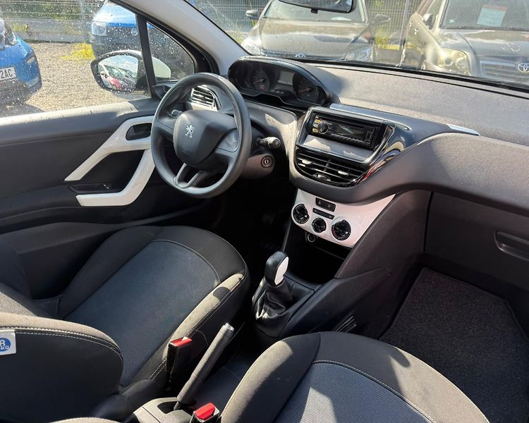 Peugeot 208 (2014) - fotka 10 z 13