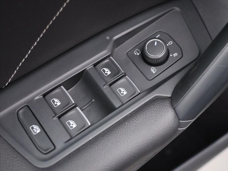 Volkswagen Tiguan 1,4 TSI PHEV 180kW R-Line DPH - fotka 16 z 33