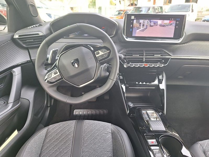 Peugeot 2008 (2026) ALLURE 1.2 TURBO 100k MAN6 - fotka 11 z 22